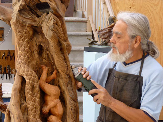 Local craft worker in Cabo